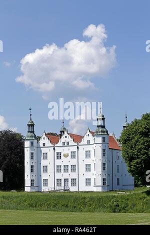 Il castello di Ahrensburg, Schleswig-Holstein, Germania Foto Stock