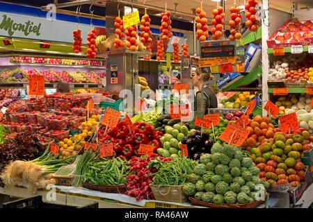 Stallo vegetali, Mercat de l'Olivar, Palma de Maiorca, Maiorca, SPAGNA Foto Stock