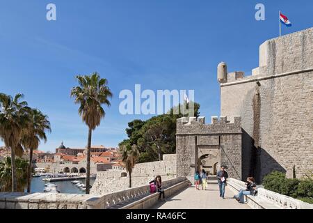 Cancello Ploce, mura, città vecchia, Dubrovnik, Croazia Foto Stock