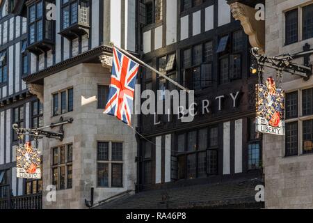 In stile Tudor Luxury department store Liberty, Regent Street, Londra, Gran Bretagna Foto Stock
