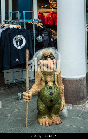 Troll figure sulla strada di Alesund, Norvegia, l'Europa. Foto Stock