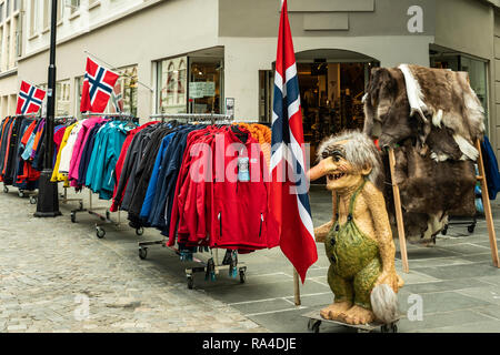 Troll figure sulla strada di Alesund, Norvegia, l'Europa. Foto Stock