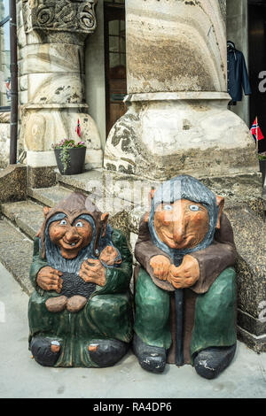 Troll figure sulla strada di Alesund, Norvegia, l'Europa. Foto Stock