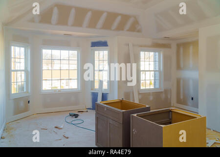 Gesso pannelli soffitto di casa al sito in costruzione Foto Stock