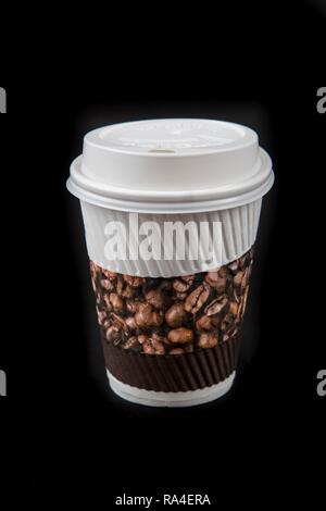 Tazze monouso, tazze da caffè, andare, in plastica con asta di agitazione, rifiuti in plastica Foto Stock