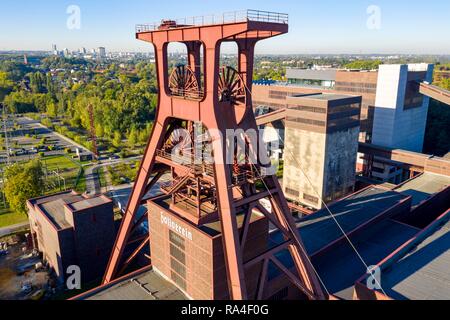 Patrimonio mondiale miniera di carbone Zollverein a Essen, doppio traliccio di miniera di albero 12, fuchi foto, Essen, Renania settentrionale-Vestfalia Foto Stock