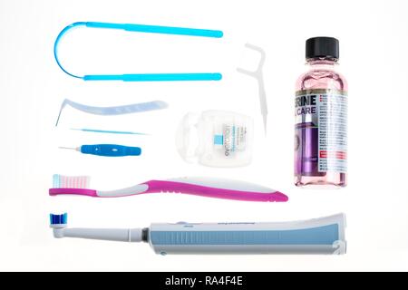 Cura dentale prodotti, igiene orale spazzolino da denti spazzolino da denti elettrico, stuzzicadenti, scovolino interdentale, filo interdentale Foto Stock