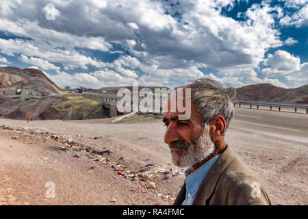 Un vecchio uomo ritratto rurale in un villaggio situato a nord-ovest dell'Iran, Zanjan Foto Stock