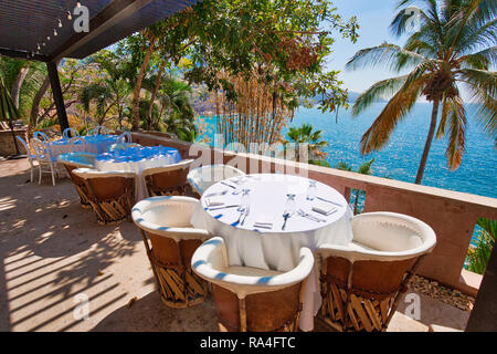 Puerto Vallarta, romantico ristorante di lusso affacciato sulla scenica paesaggi oceano vicino alla baia di Banderas Foto Stock