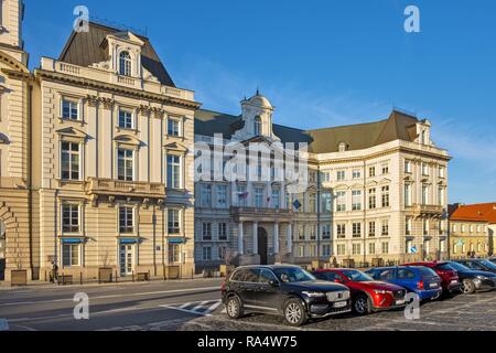 Varsavia, Mazovia / Polonia - 2018/11/18: Jablonowski palazzo in Piazza Teatro e Senatorska Street nel quartiere storico di Varsavia old town Foto Stock