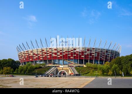 Varsavia, Mazovia / Polonia - 2018/09/02: Esterno della PGE Narodowy National Stadium di Praga quartiere di Varsavia, dotato di un tetto apribile, che serve come una casa stadio di Polonia calcio nazionale te Foto Stock