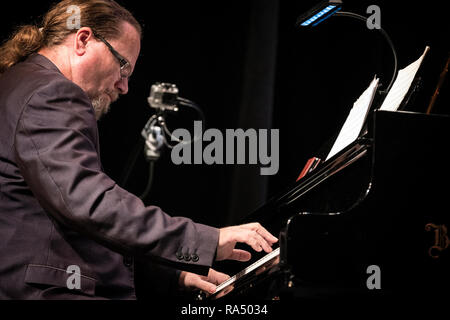 Craig Milverton assolo sul pianoforte wit 'Clarinetto Maestros', Scarborough Jazz Festival 2017 Foto Stock