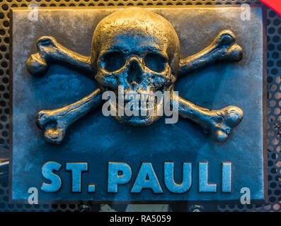 Cranio e osso st. pauli Amburgo Foto Stock