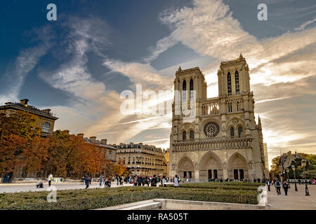 Cattedrale di Notre Dame de Paris - noto anche come la cattedrale di Notre Dame a medievale cattedrale cattolica sull'Île de la Cité nel quarto arrondissement di Parigi Foto Stock