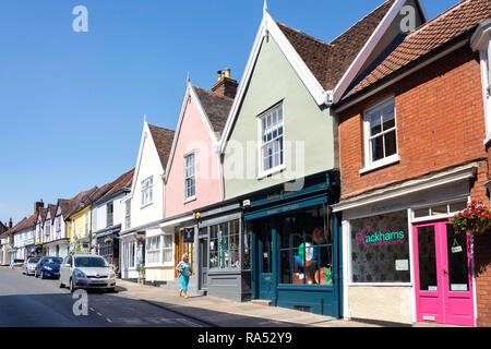 Edifici del periodo, la Collina di Mercato, Woodbridge, Suffolk, Inghilterra, Regno Unito Foto Stock