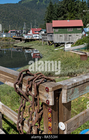 Il vecchio legno case stilt sul martello Slough a Pietroburgo, Mitkof Island, Alaska. Pietroburgo estinta da immigrato norvegese Peter Buschmann è nota come Piccola Norvegia a causa della elevata percentuale di persone di origine scandinava. Foto Stock