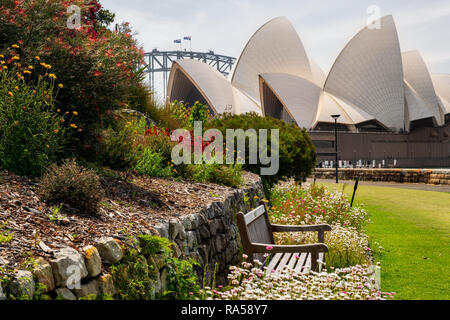 Vista dal Giardino Botanico Reale su Sydney Opera House. Foto Stock