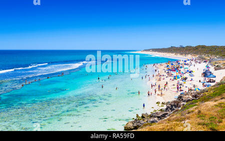 Perth, Australia. Yanchep Lagoon Beach in una calda giornata estiva. Foto Stock