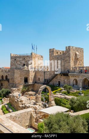 Le rovine di una cittadella, David Citadel, torre di Davide, mura antiche della città di Gerusalemme, Israele Foto Stock