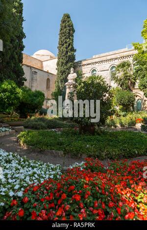 Giardino, romanica Chiesa di Sant'Anna, la Città Vecchia di Gerusalemme, Israele Foto Stock