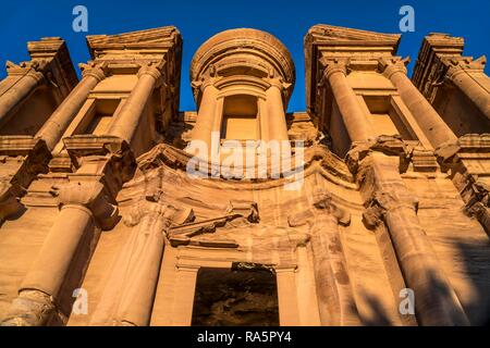 Tempio di roccia monastero annuncio Deir, Petra, Giordania Foto Stock