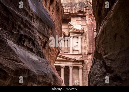 La casa del tesoro del faraone Khazne al-Firaun, Petra, Giordania Foto Stock