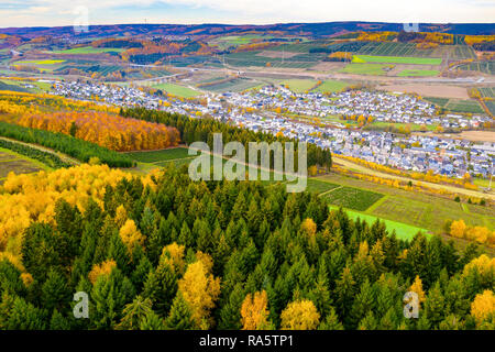 Autunno foresta nella zona di Sauerland, Renania settentrionale-Vestfalia,Germania, vicino Bestwig, Foto Stock