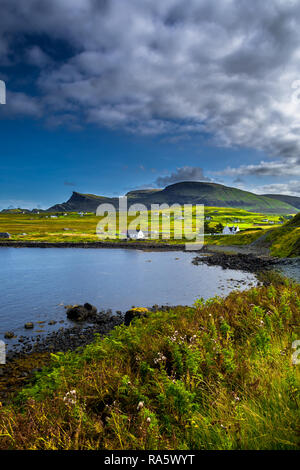 New Scenic 5 posti villaggio nel paesaggio rurale presso la costa dell'Isola di Skye in Scozia Foto Stock