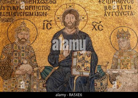 Hagia Sophia, Empress Zoe murale mosaico raffigurante il Cristo Pantocratore, l'Empress Zoe e Costantino IX Monomakhos Foto Stock