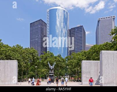 Battery Park con il Marine Memorial, il Quartiere Finanziario, Manhattan, New York, New York, Stati Uniti Foto Stock