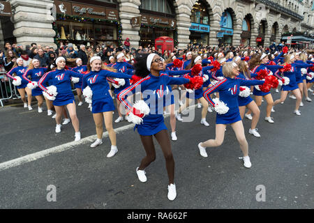 (190101) -- LONDRA, 1 gennaio, 2019 (Xinhua) -- esecutori frequentare l annuale il giorno di Capodanno sfilata in London, Gran Bretagna, 1 gennaio, 2019. (Xinhua/Ray Tang) Foto Stock