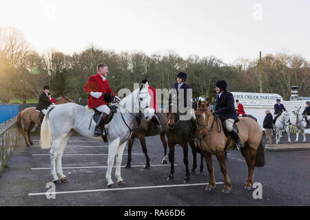 Morpeth, Northumberland, Regno Unito. 1 gennaio 2019. Il Morpeth Hunt che risale dal 1818 assembla per la loro prima uscita dell'anno. Credito: Giuseppe Gallia/Alamy Live News Foto Stock