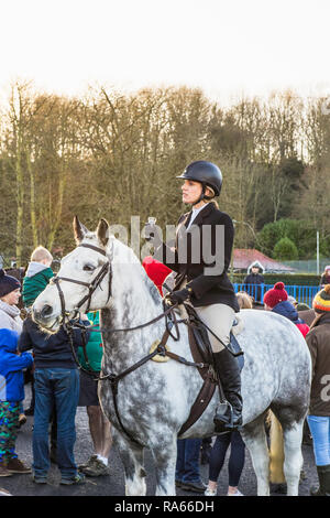 Morpeth, Northumberland, Regno Unito. 1 gennaio 2019. Il Morpeth Hunt che risale dal 1818 assembla per la loro prima uscita dell'anno. Credito: Giuseppe Gallia/Alamy Live News Foto Stock