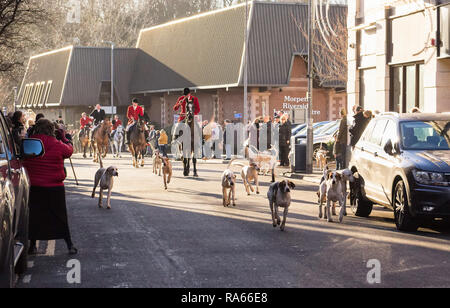 Morpeth, Northumberland, Regno Unito. 1 gennaio 2019. Il Morpeth Hunt che risale dal 1818 assembla per la loro prima uscita dell'anno. Credito: Giuseppe Gallia/Alamy Live News Foto Stock