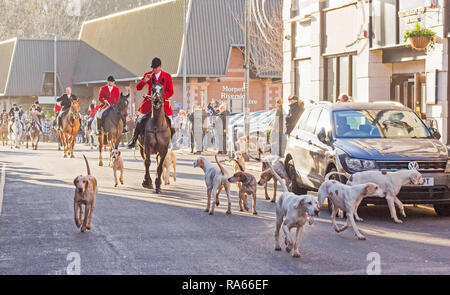 Morpeth, Northumberland, Regno Unito. 1 gennaio 2019. Il Morpeth Hunt che risale dal 1818 assembla per la loro prima uscita dell'anno. Credito: Giuseppe Gallia/Alamy Live News Foto Stock