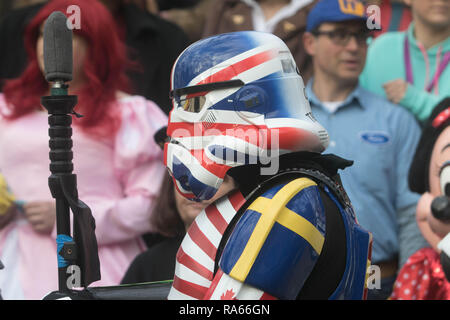 Londra, Regno Unito. 1a gen, 2019. Cosplayers vestito come Star Wars Stormtroopers da eroi per carità posare per un photocall prima dell'avvio dell'annuale London nuovi anni parade. Anni di questo tema è London accoglie favorevolmente il mondo Credito: amer ghazzal/Alamy Live News Foto Stock