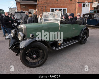 Weybridge, Surrey, Regno Unito. Il 1 di gennaio 2019. Brooklands Museum New Years Day Classic car la raccolta. Posizione strada Brooklands Weybridge Surrey UK. 01/01/2019: Credito Martyn Goddard/Alamy Live News Foto Stock