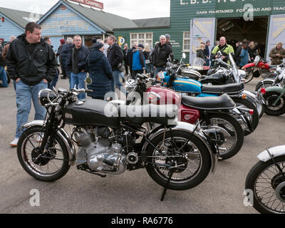 Weybridge, Surrey, Regno Unito. Il 1 di gennaio 2019. Brooklands Museum New Years Day Classic car la raccolta. Posizione strada Brooklands Weybridge Surrey UK. 01/01/2019: Credito Martyn Goddard/Alamy Live News Foto Stock