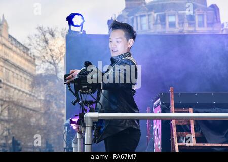 Andrew Lee,Mentalisti e l'Illusionista,Londra il primo giorno del nuovo anno Parade,Trafalgar Square,London.UK Foto Stock