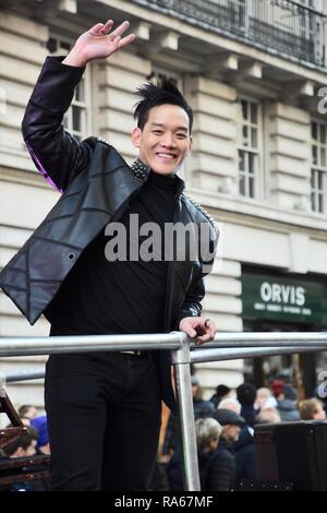 Andrew Lee,Mentalisti e l'Illusionista,Londra il primo giorno del nuovo anno Parade,Westminster,London.UK Foto Stock