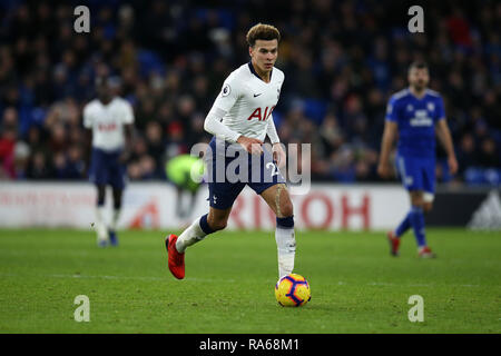 Cardiff, Galles, UK. Il 1 di gennaio 2019. Il dele Alli del Tottenham Hotspur in azione.match di Premier League, Cardiff City v Tottenham Hotspur a Cardiff City Stadium il giorno di nuovi anni martedì 1 gennaio 2019. Questa immagine può essere utilizzata solo per scopi editoriali. Solo uso editoriale, è richiesta una licenza per uso commerciale. Nessun uso in scommesse, giochi o un singolo giocatore/club/league pubblicazioni. pic da Andrew Orchard/Andrew Orchard fotografia sportiva/Alamy Live news Foto Stock