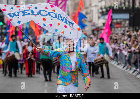 Londra, Regno Unito. Il 1 di gennaio 2019. La sfilata di capodanno passa attraverso il centro di Londra. Credito: Guy Bell/Alamy Live News Foto Stock