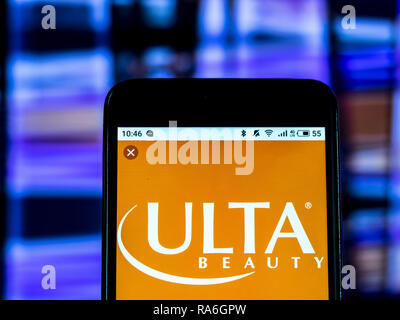 Kiev, Ucraina. Il 2 gennaio, 2019. Ulta bellezza, salone di bellezza logo azienda vede visualizzato su un telefono intelligente. Credito: Igor Golovniov SOPA/images/ZUMA filo/Alamy Live News Foto Stock