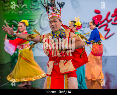 I ballerini dell'Anak seni asia Dance Groupe della Malesia si esibiscono al festival di Maskdance tenutosi ad Andong, Corea del Sud Foto Stock