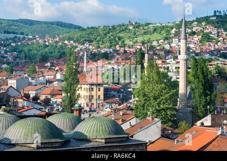 Bascarsija moschea e cupole di Brusa Bezistan Bazar, Sarajevo, Bosnia ed Erzegovina Foto Stock