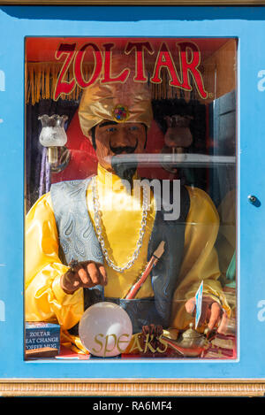 Macchina per indovinare il futuro Zoltar su una strada di San Francisco, California, Stati Uniti d'America Foto Stock