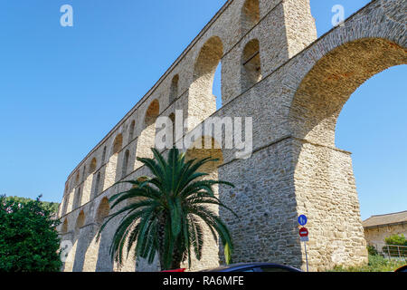 La Grecia e la Macedonia orientale e Tracia Regione, Kavala, Kamares acquedotto, costruito 1530 dal sultano Solimano il Magnifico. Foto Stock