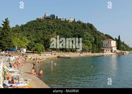 Spiaggia di Castelmuschio, Omišalj, Krk, golfo di Kvarner, Croazia Foto Stock