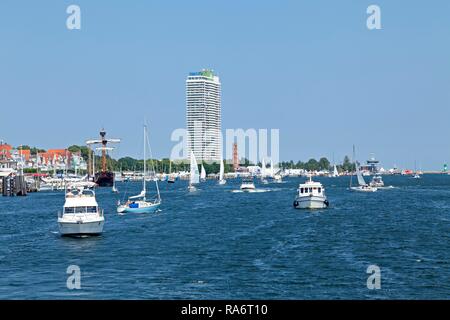 Il traffico delle barche, Travemünde, Schleswig-Holstein, Germania Foto Stock