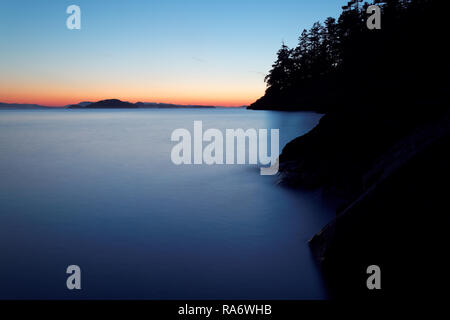 Tramonto sul Rosario stretto da Jones Marina Isola del Parco Statale di San Juan Islands, nello Stato di Washington, USA Foto Stock